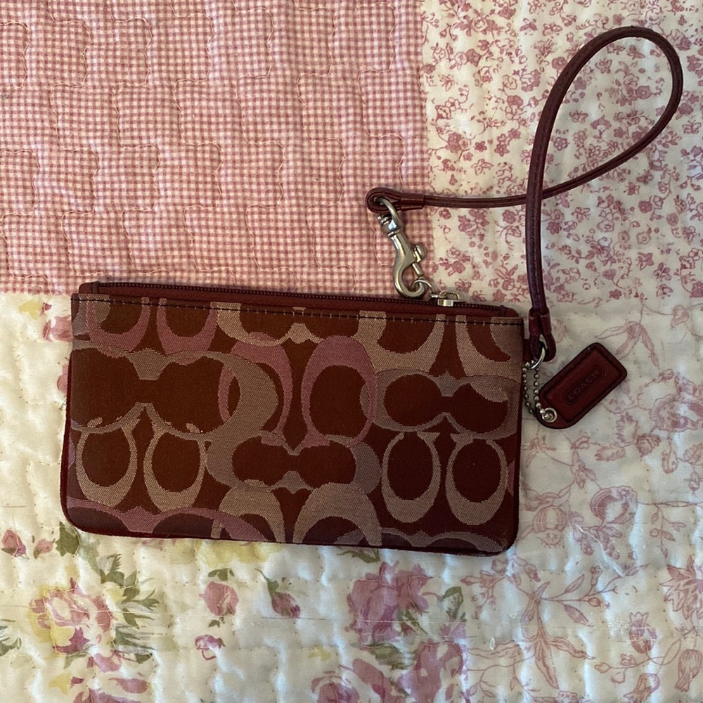 🚨SOLD🚨 Coach wristlet